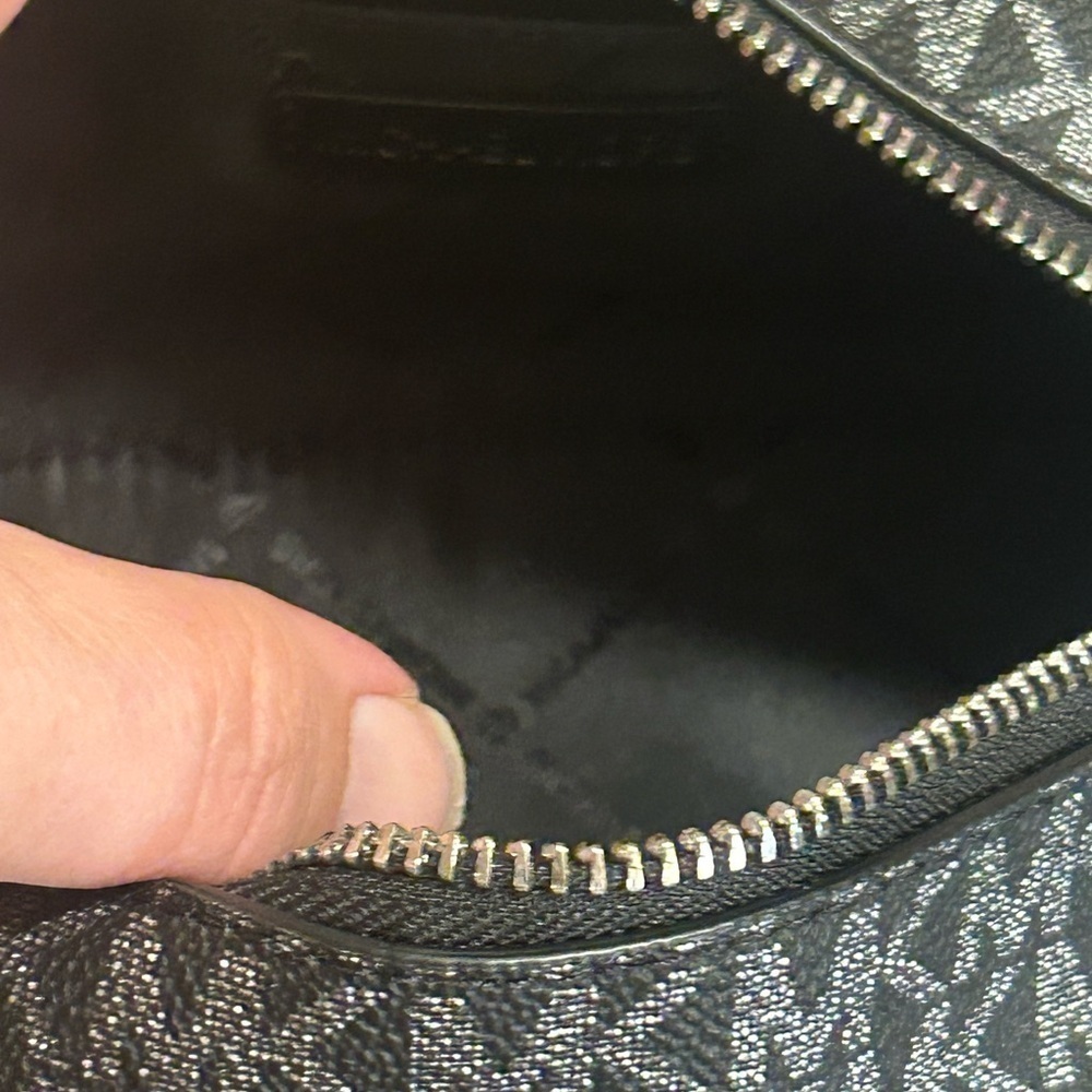 Michael Kors mid travel case - Picture 7 of 8
